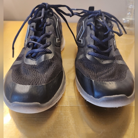 Women's Vionic Sneakers Size 9.5 Wide - Picture 2 of 11